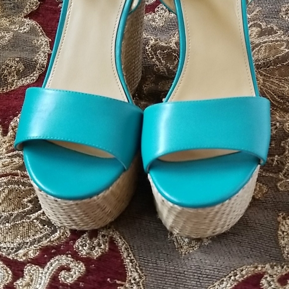 Michael Kors open toe wedges - Picture 7 of 12